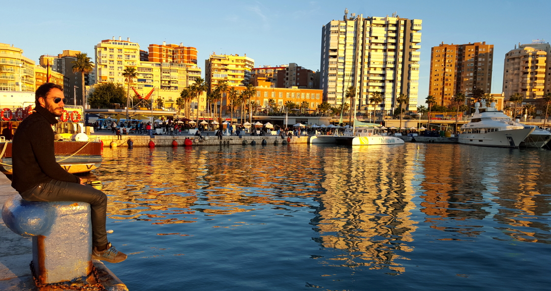 Màlaga - admirer un coucher de soleil sur le port