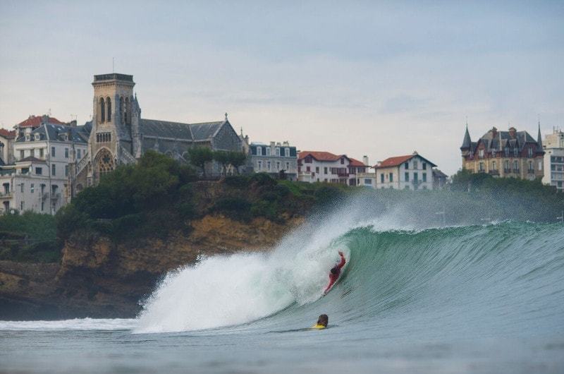 Spot de compétition mondiale de surf à Biarritz - les plus beaux paysages du monde observables en France