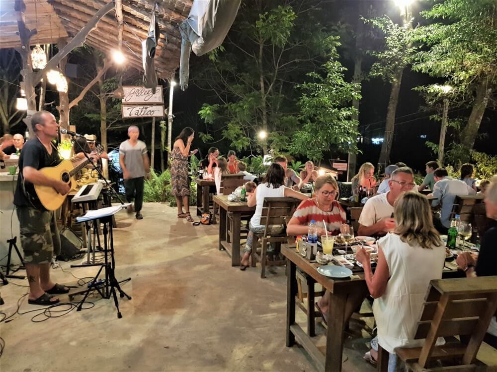 Koh-Kood-une-ile-aux-plages-de-reves-restaurant-fishermans-hut-thailande