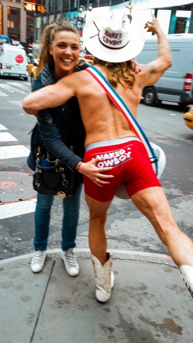 Choses-a-faire-a-New-York-rencontrer-le-naked-cowboy-a-time-square